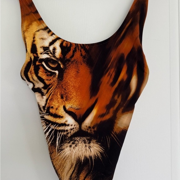 SKIMS x Roberto Cavalli animal print one piece swimsuit.BRAND NEW IN BOX - SMALL - Picture 2 of 4